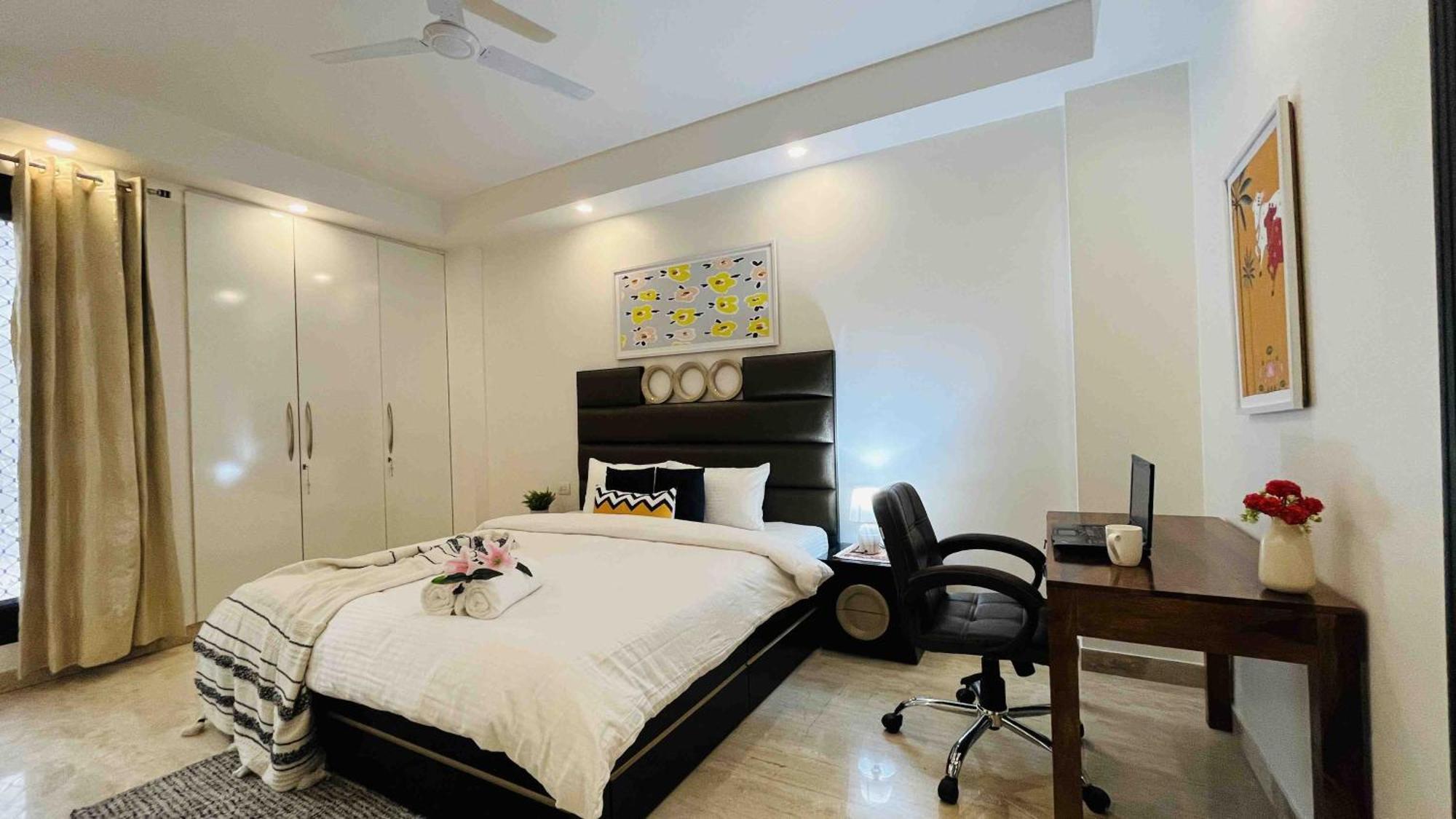 Apartment Bluo 3bhk - M Block Market @ Greater Kailash New Delhi