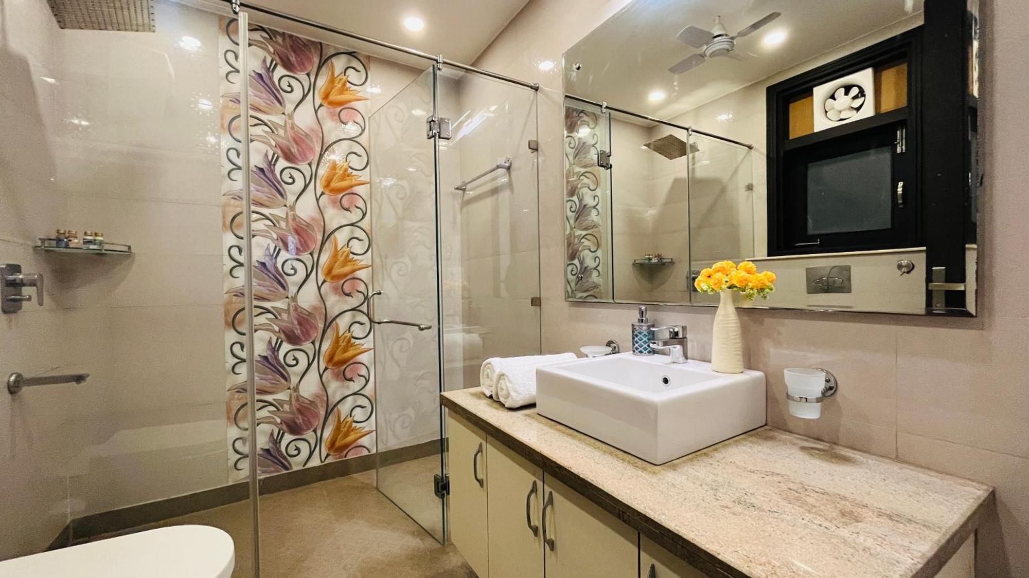 Bluo 3bhk - M Block Market @ Greater Kailash * New Delhi
